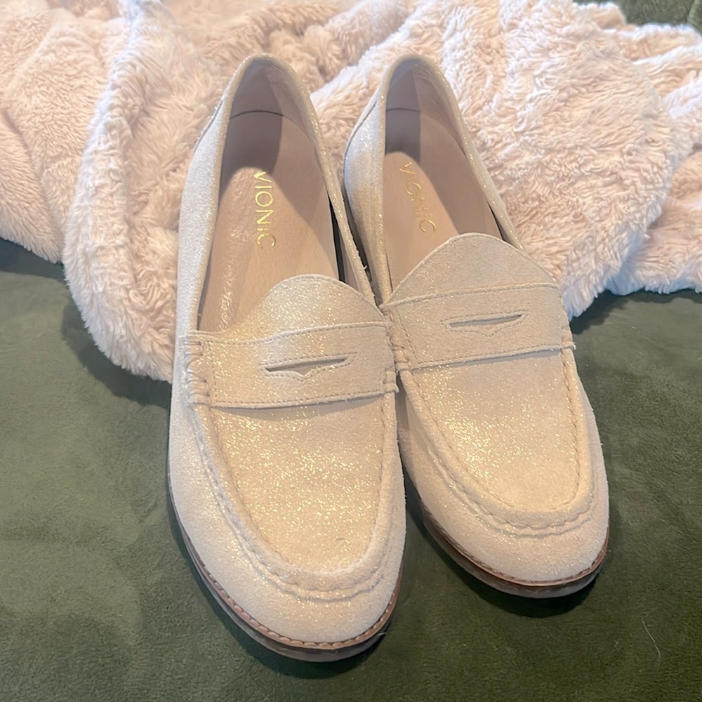 Vivonic Waverly Cream Gold Suede Loafer